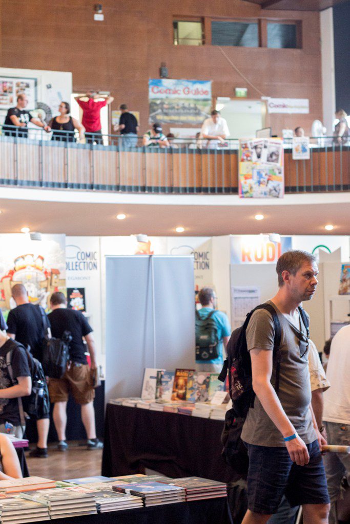 Besucher und Stände auf dem Comicfestival