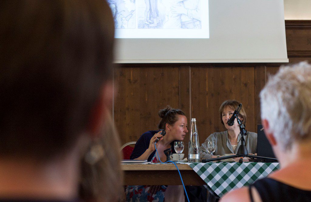 Barbara Yelin und Posy Simmonds sprechen vor Publikum