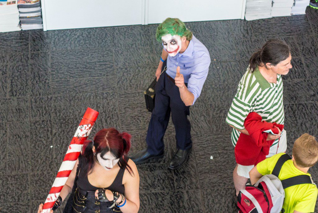 Cosplayer der wie der Joker aussieht